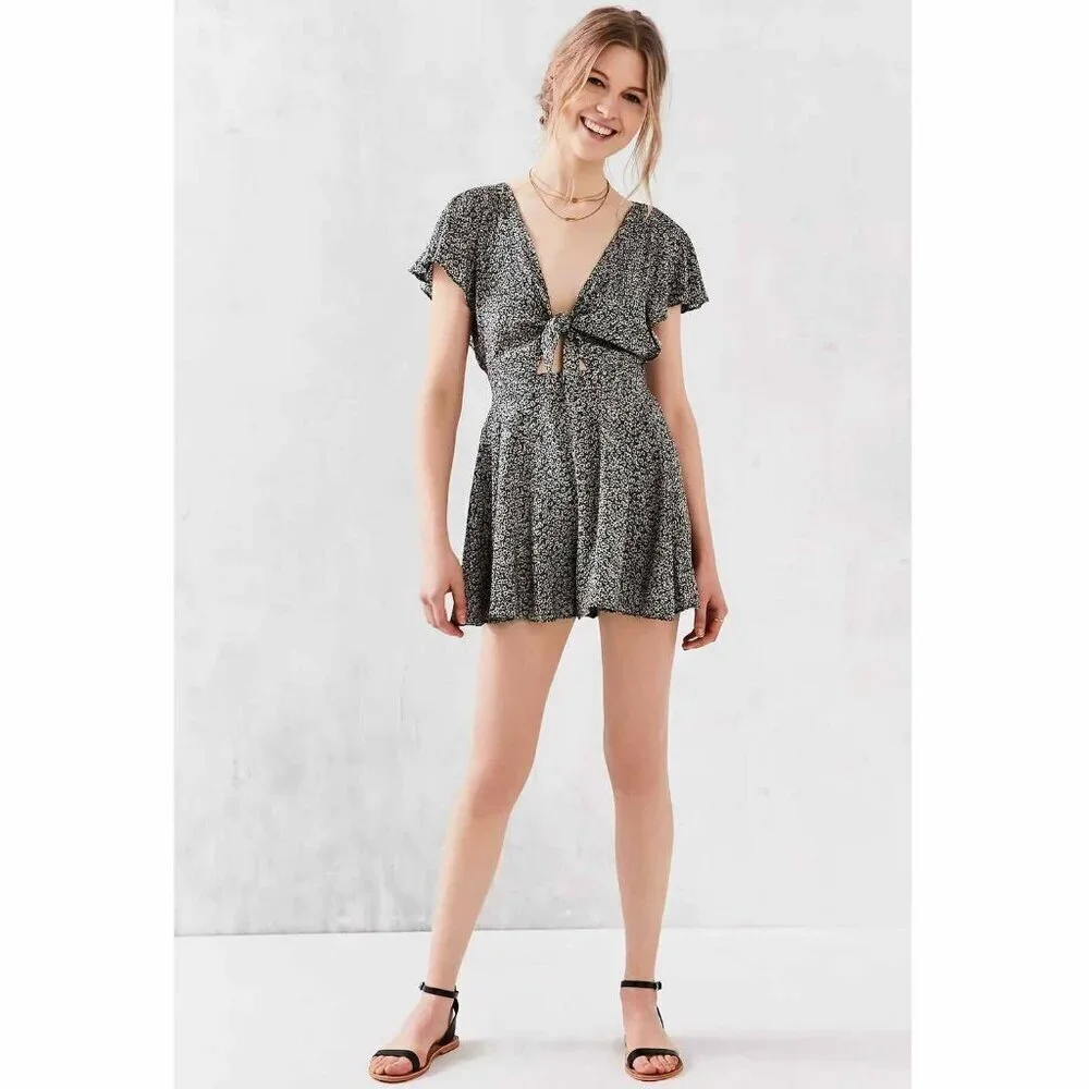 Urban Outfitters Kimchi Blue Jodi Flutter Sleeve Romper Festival Fairy Boho - Picture 2 of 15